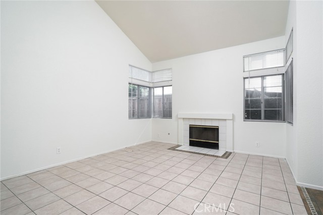 Detail Gallery Image 5 of 31 For 15642 Coventry Ln, Fontana,  CA 92337 - 3 Beds | 2/1 Baths