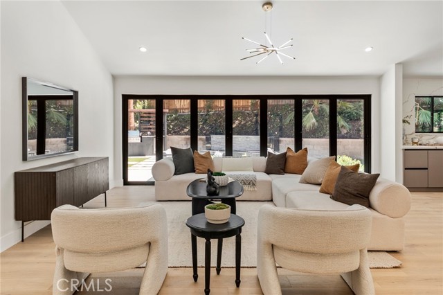 Detail Gallery Image 6 of 42 For 22850 Margarita Dr, Woodland Hills,  CA 91364 - 3 Beds | 3/1 Baths
