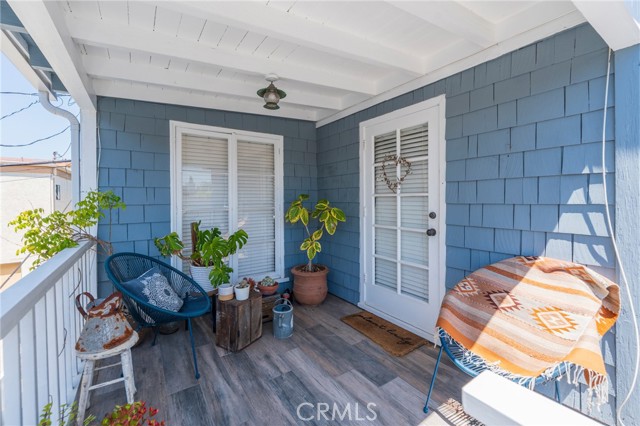Detail Gallery Image 4 of 18 For 711 Goldenrod Ave, Corona Del Mar,  CA 92625 - 3 Beds | 1 Baths