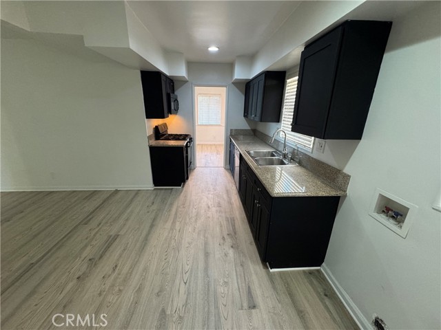 Detail Gallery Image 6 of 39 For 2916 Halldale, Los Angeles,  CA 90018 - 3 Beds | 2 Baths