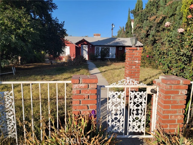 Detail Gallery Image 2 of 39 For 17337 Saticoy St, Northridge,  CA 91325 - 3 Beds | 2 Baths