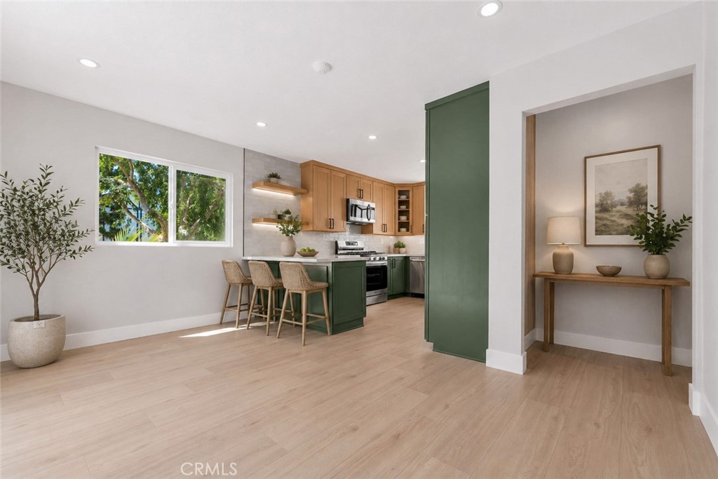https://media.crmls.org/medias/29f78052-9ded-4b47-9eab-a66e9cf925b5.jpg?preset=X-Large