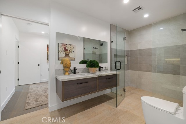 11245 Greenlawn Avenue, Culver City, California 90230, 5 Bedrooms Bedrooms, ,3 BathroomsBathrooms,Residential Lease,For Rent,11245 Greenlawn Avenue,CRSR25156538