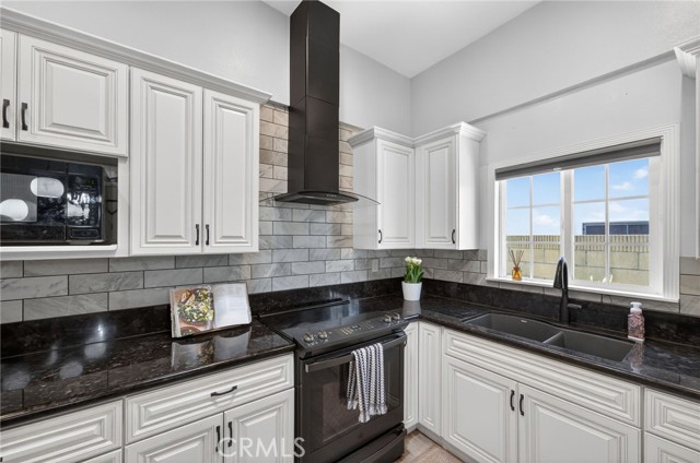 Detail Gallery Image 6 of 57 For 908 W Linden St., Ontario,  CA 91762 - 6 Beds | 3 Baths