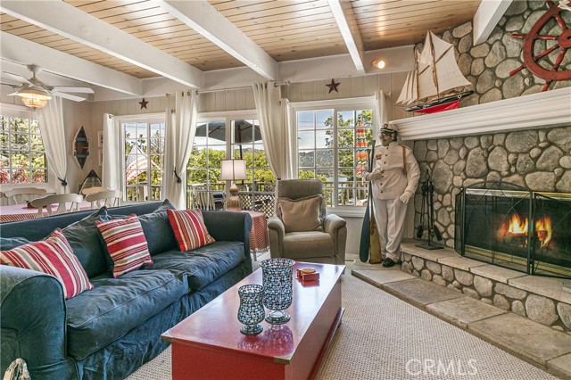 Detail Gallery Image 9 of 44 For 27888 West Shore Rd, Lake Arrowhead,  CA 92352 - 3 Beds | 2 Baths