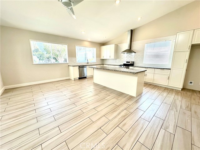 17223 Kingsbury Street, Granada Hills CA: https://media.crmls.org/medias/29f9cee5-19d8-4c7b-97fa-db9bd322d7e4.jpg
