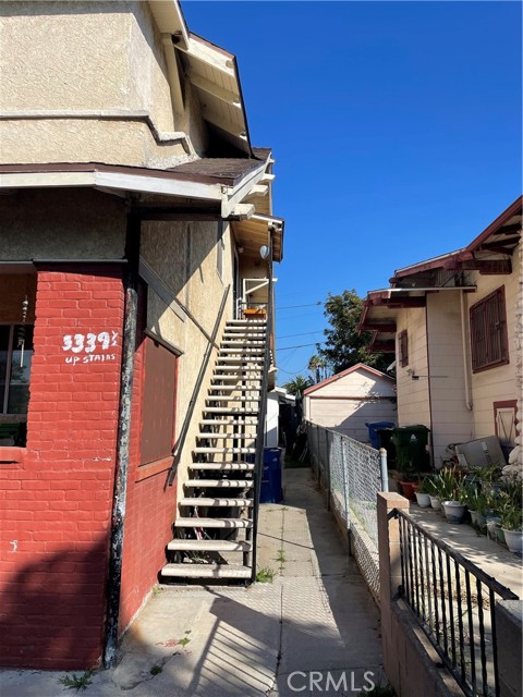 3339 Jeffries Avenue, Los Angeles CA: https://media.crmls.org/medias/29fb4145-b95c-46db-bea3-bd16e389aa3b.jpg