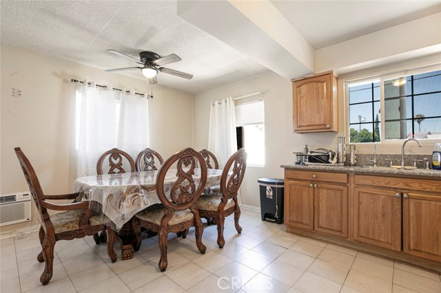 6923 Ben Avenue, North Hollywood CA: https://media.crmls.org/medias/29fbae99-9b92-4d4c-9697-b367186e6b9b.jpg