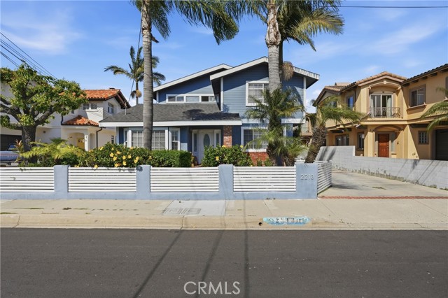 Detail Gallery Image 3 of 33 For 2213 Dufour Avenue #a, Redondo Beach,  CA 90278 - 3 Beds | 2/1 Baths