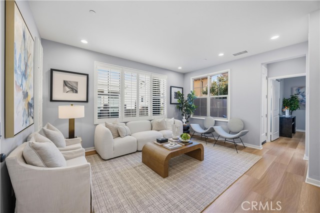 Detail Gallery Image 4 of 22 For 96 Tallowood, Irvine,  CA 92620 - 4 Beds | 3 Baths