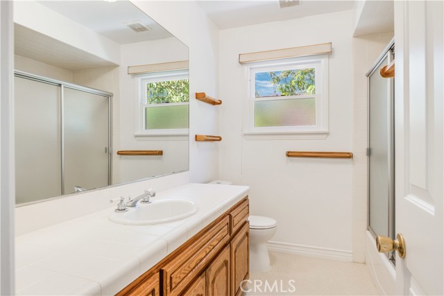 Hall bath with tub/shower