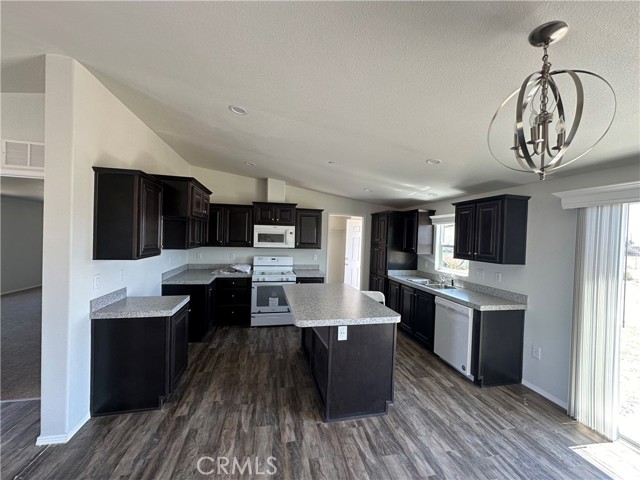 Detail Gallery Image 12 of 64 For 21125 River Rd, Perris,  CA 92570 - 4 Beds | 2 Baths