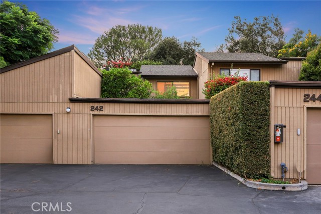 242 N Orange Grove Boulevard, Pasadena CA: https://media.crmls.org/medias/29fdbb0d-ba6a-4089-b562-4e2a2b5ed730.jpg