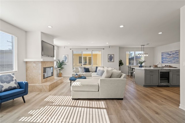 Detail Gallery Image 7 of 60 For 204 N Prospect #B,  Redondo Beach,  CA 90277 - 4 Beds | 3 Baths