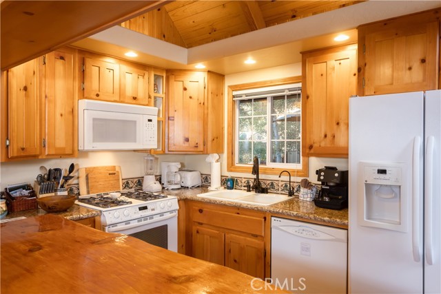 783 Thrush Drive, Big Bear Lake CA: https://media.crmls.org/medias/29fe439d-af5e-4758-bac1-0bc783879904.jpg