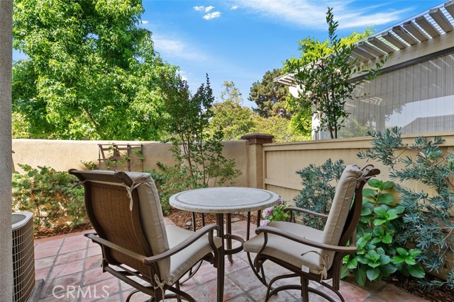 2303 Paseo Circulo, Tustin CA: https://media.crmls.org/medias/29fe9841-2e3b-438b-889f-64d23a145ee7.jpg