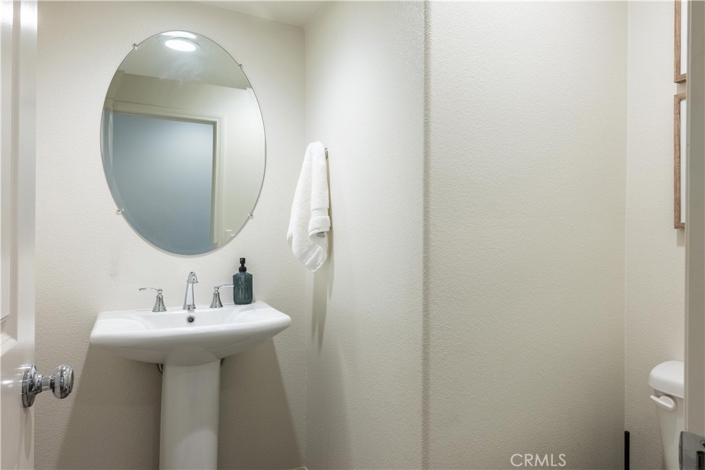 https://media.crmls.org/medias/29feb2c2-c00d-428f-b862-1a7352c6f319.jpg?preset=X-Large