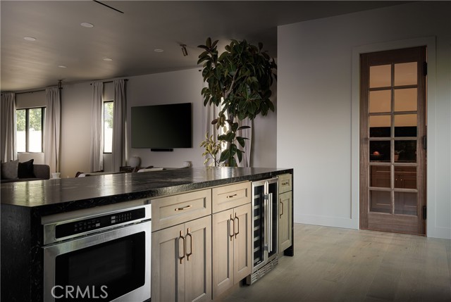 Detail Gallery Image 9 of 64 For 15719 Hartsook, Encino,  CA 91436 - 4 Beds | 4/1 Baths