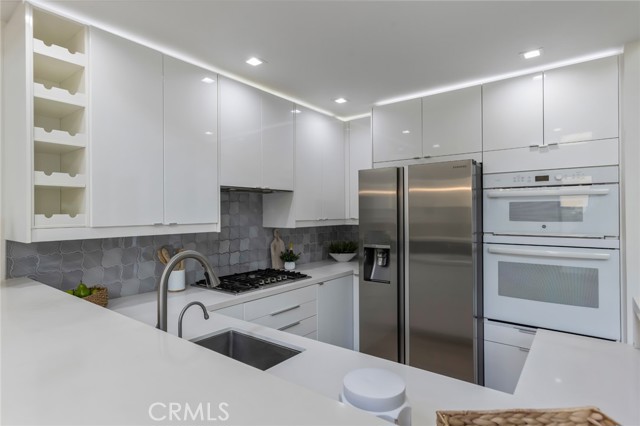 Detail Gallery Image 9 of 33 For 1007 S Catalina Ave #109,  Redondo Beach,  CA 90277 - 2 Beds | 2 Baths