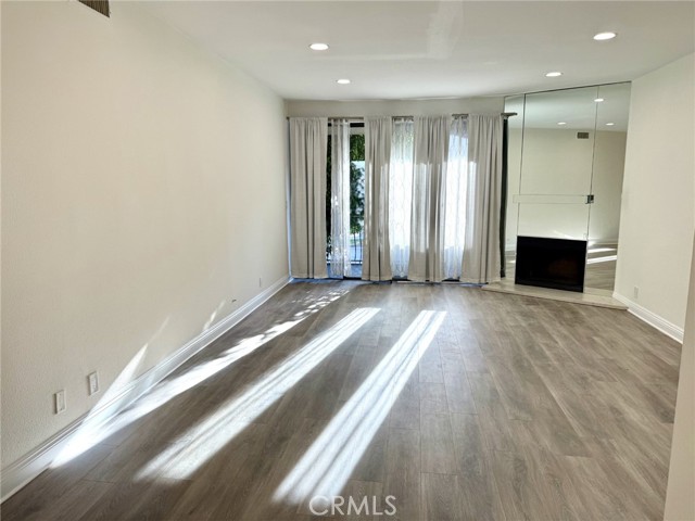 Detail Gallery Image 2 of 28 For 1630 S Bentley Ave #103,  Los Angeles,  CA 90025 - 2 Beds | 2/1 Baths