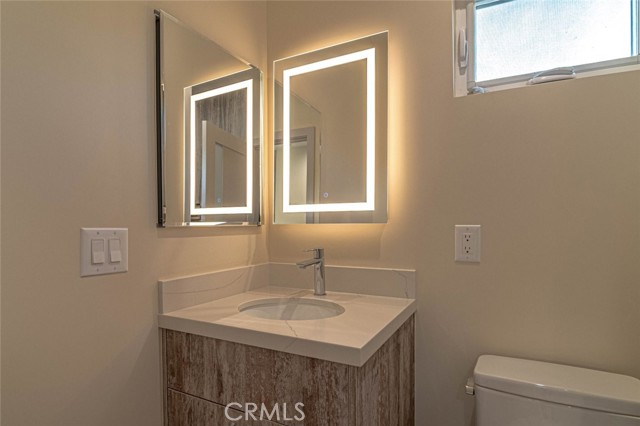 Detail Gallery Image 16 of 31 For 18750 Collins St, Tarzana,  CA 91356 - 7 Beds | 6 Baths