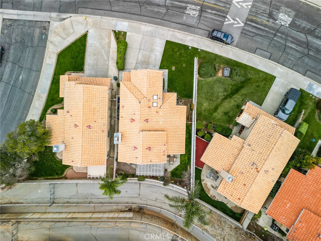 https://media.crmls.org/medias/29ffb1a4-823a-4d15-bf6c-468405b87b15.jpg?preset=X-Large