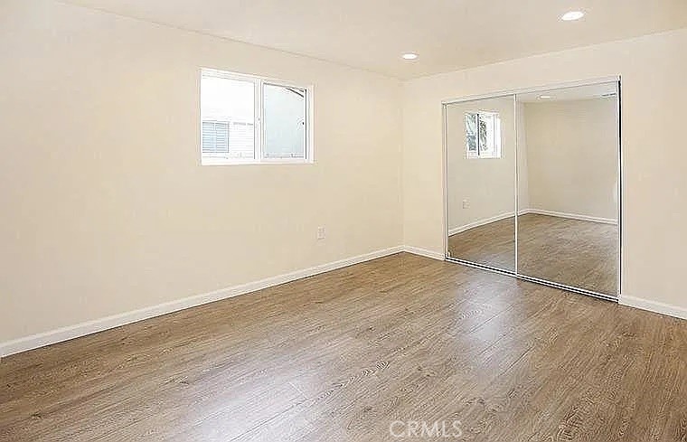 https://media.crmls.org/medias/29ffbf08-476c-4983-9762-1e36e1d2df55.jpg?preset=X-Large