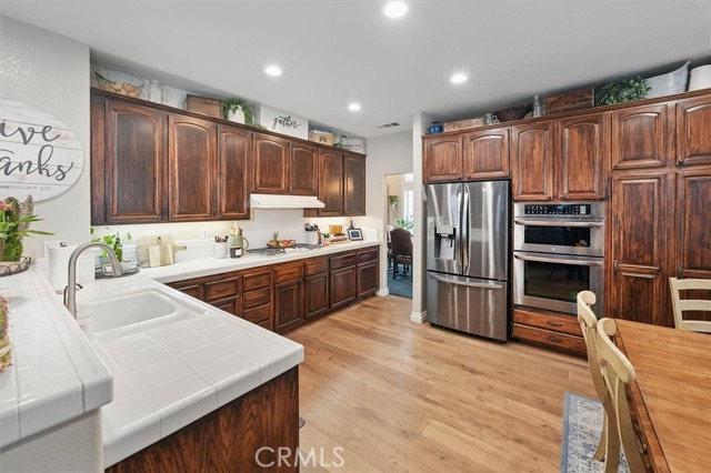 28433 Pinewood Court, Saugus CA: https://media.crmls.org/medias/2a002650-ae21-4c8f-91f4-3ee0de08ec67.jpg