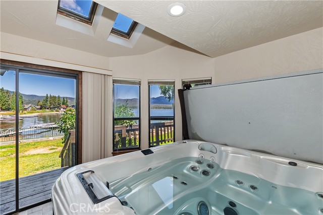 488 Lakeview Court, Big Bear Lake CA: https://media.crmls.org/medias/2a00cf5c-40a5-4f36-a41b-99ff2ad93c13.jpg