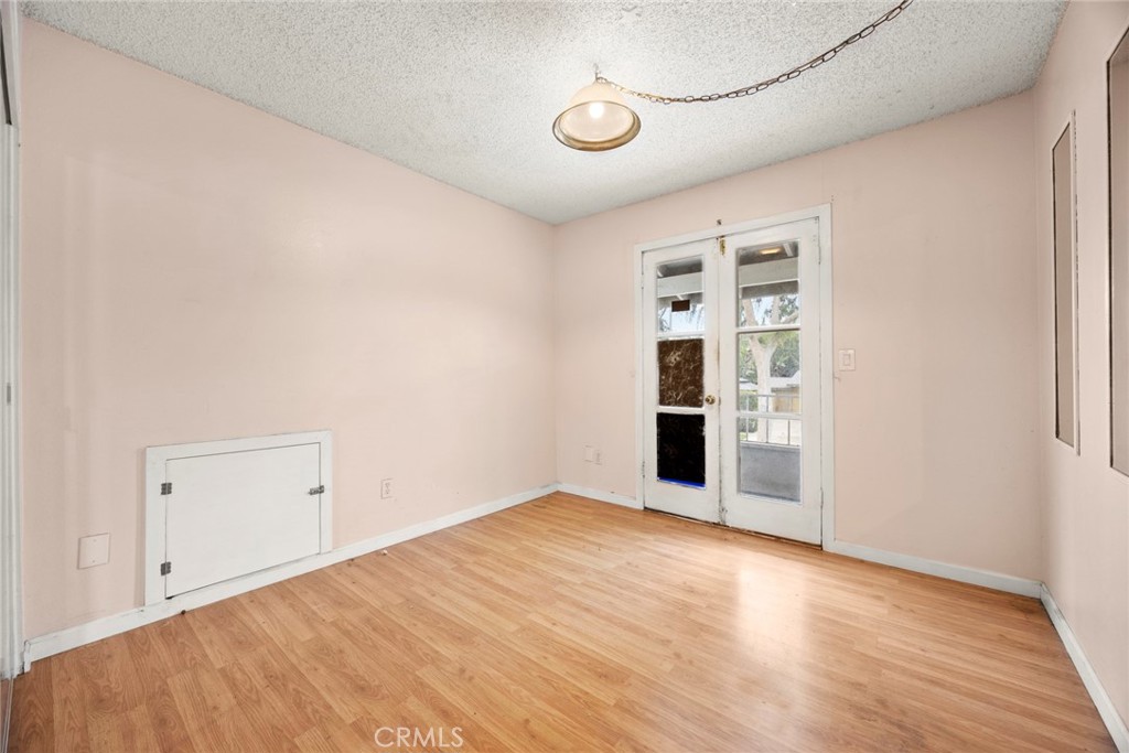 https://media.crmls.org/medias/2a00e669-92d4-46ee-a21b-d00b22eb164e.jpg?preset=X-Large