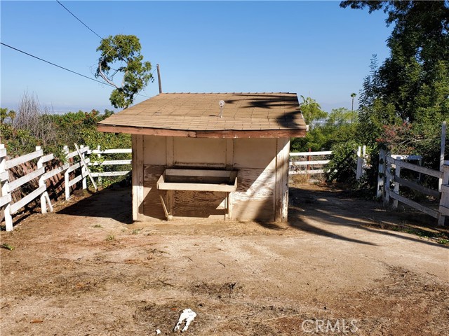 Barn/horse stable