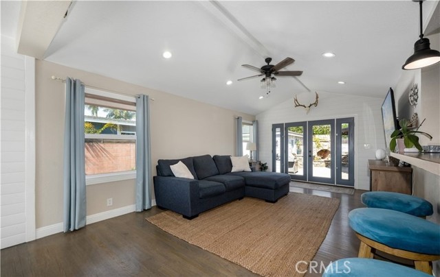 Detail Gallery Image 6 of 44 For 2731 Rutgers Ave, Long Beach,  CA 90815 - 3 Beds | 2 Baths