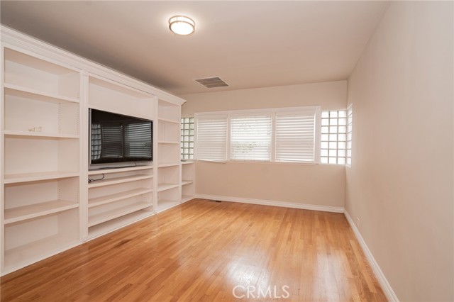 Detail Gallery Image 9 of 19 For 1212 Louise St, Santa Ana,  CA 92703 - 4 Beds | 3 Baths