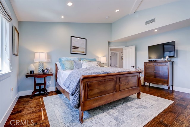 1833 8th Street, Manhattan Beach CA: https://media.crmls.org/medias/2a0256d3-02aa-4de1-9a71-c21d5232bebf.jpg