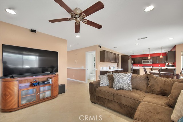 Image 10 of 62 For 40688 La Salle