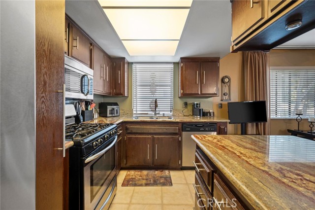 Detail Gallery Image 9 of 34 For 4634 Don Lorenzo Dr a,  Los Angeles,  CA 90008 - 3 Beds | 2/1 Baths