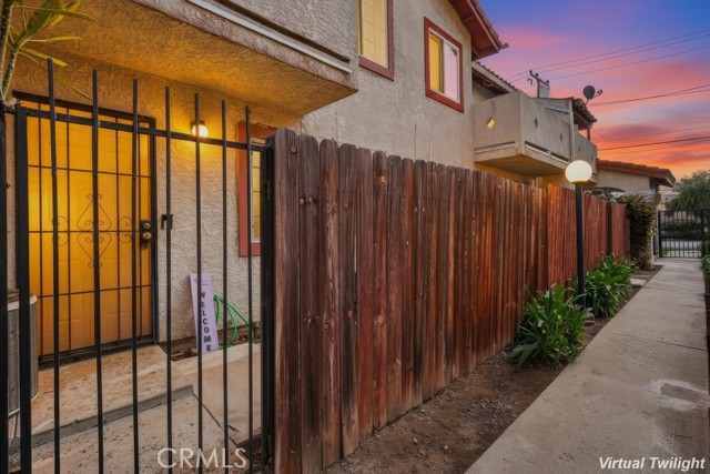 Detail Gallery Image 2 of 26 For 915 Carob Way #3,  Montebello,  CA 90640 - 3 Beds | 2 Baths