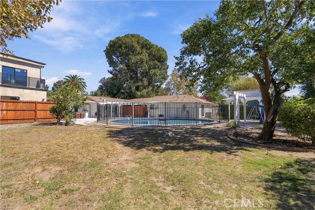 8633 Zelzah photo 37