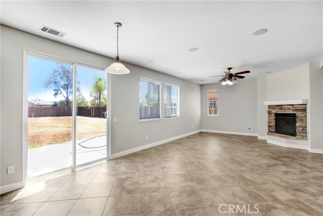 Detail Gallery Image 4 of 22 For 41026 Crimson Pillar Ln, Lake Elsinore,  CA 92532 - 4 Beds | 3 Baths
