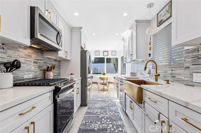 22444 Venido Road, Woodland Hills CA: https://media.crmls.org/medias/2a05d130-05b8-43a8-a1ce-51c2c2d05fbe.jpg