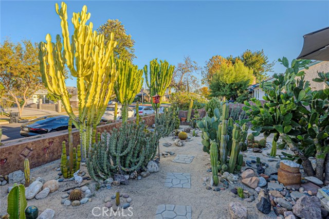 Detail Gallery Image 9 of 43 For 10909 Ruffner Ave, Granada Hills,  CA 91344 - 3 Beds | 2 Baths