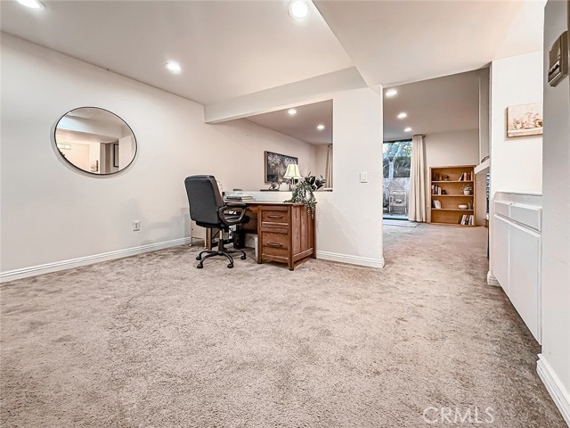 Detail Gallery Image 4 of 31 For 22038 Vanowen St #113,  Woodland Hills,  CA 91303 - 2 Beds | 2/1 Baths
