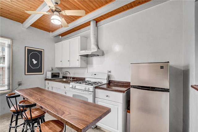 3224 Cerritos Avenue, Signal Hill CA: https://media.crmls.org/medias/2a0887a0-f556-4afc-a02a-2a99756f27aa.jpg
