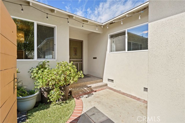 Detail Gallery Image 2 of 41 For 6213 Enfield Ave, Encino,  CA 91316 - 4 Beds | 2 Baths