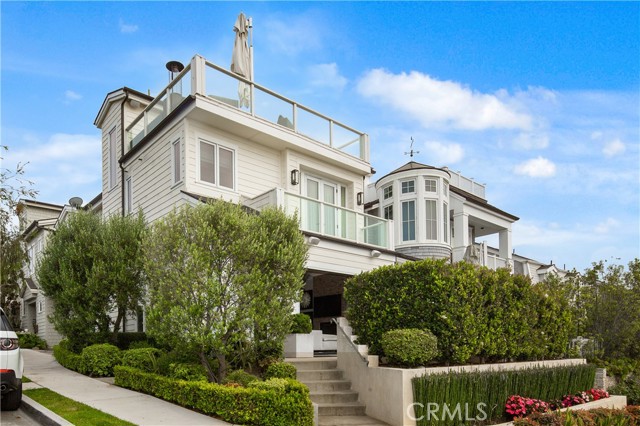 720 Poinsettia Ave, Corona del Mar CA: https://media.crmls.org/medias/2a0ae2ab-59cf-44b7-8ff5-8d652aa0e661.jpg