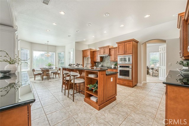 Detail Gallery Image 8 of 28 For 12437 N via Tuscania, Clovis,  CA 93619 - 5 Beds | 3/1 Baths