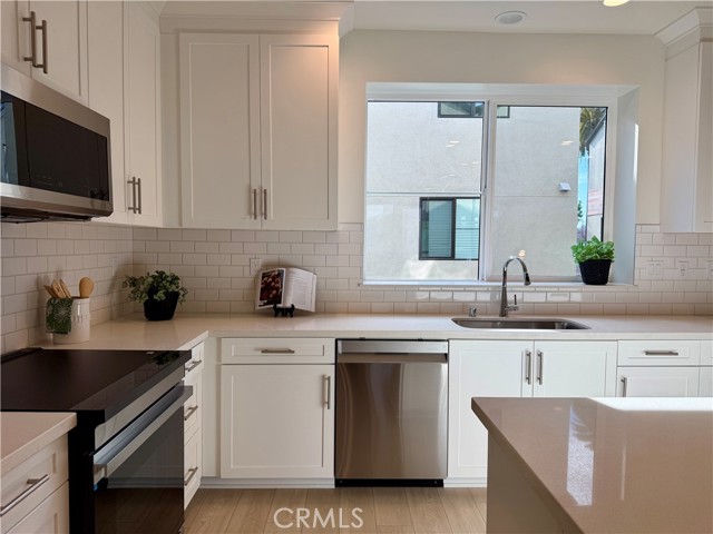 Detail Gallery Image 11 of 29 For 5876 Linden Ave #3, Long Beach,  CA 90805 - 3 Beds | 3/1 Baths