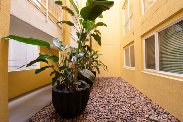 Detail Gallery Image 27 of 64 For 21301 Erwin St #237,  Woodland Hills,  CA 91367 - 2 Beds | 2 Baths