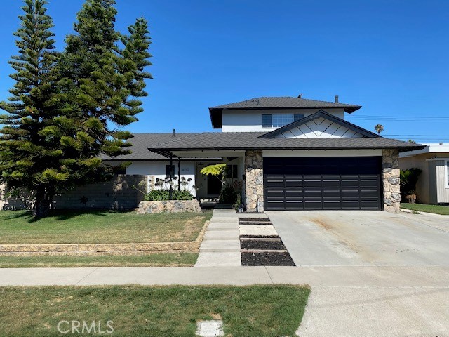 Detail Gallery Image 1 of 32 For 16742 Montclair Ln, Huntington Beach,  CA 92647 - 5 Beds | 3 Baths