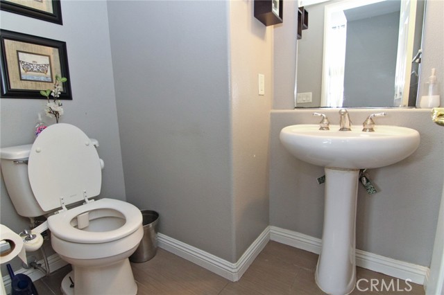 Detail Gallery Image 14 of 34 For 26426 Cardinal Dr, Canyon Country,  CA 91387 - 4 Beds | 3/1 Baths